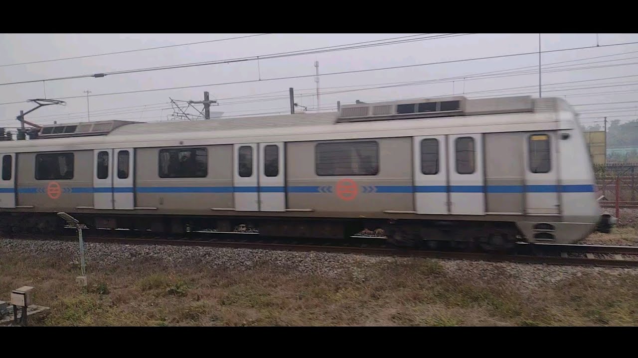 Delhi Metro Blue Line travelling From Laxmi Nagar to Mandi House 