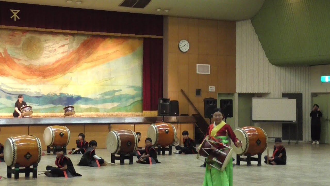 韓国の太鼓「チャンゴ」演奏　　「第二回　なにわの千秋楽 in 淀川で踊ろう」 Korean drum