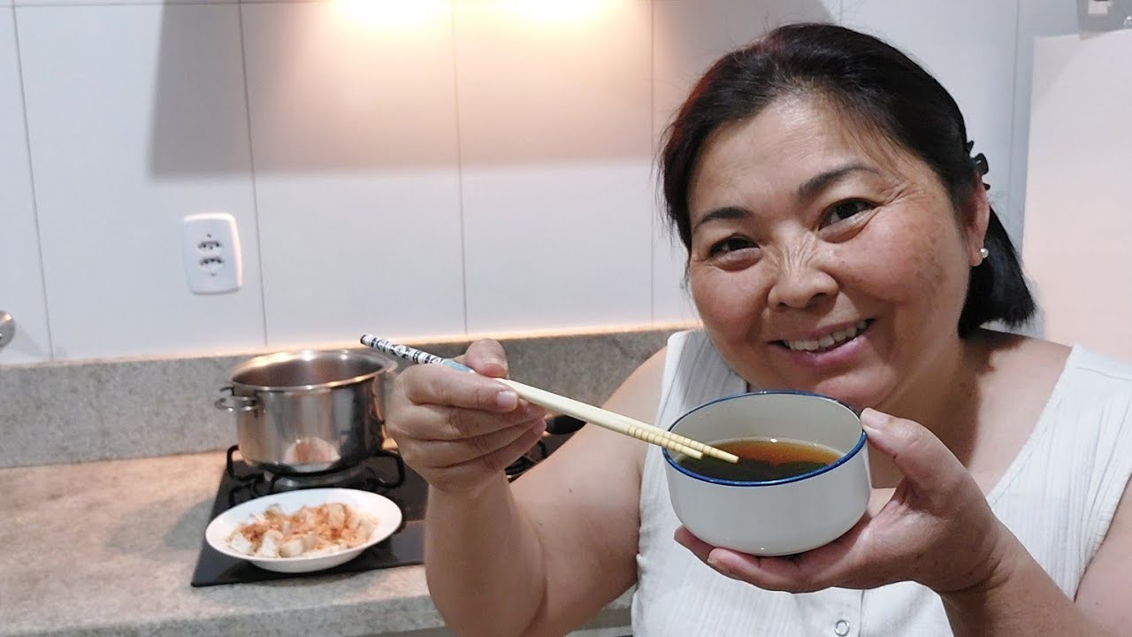 CALDO DE COGUMELO TIPO SOPA JAPONESA