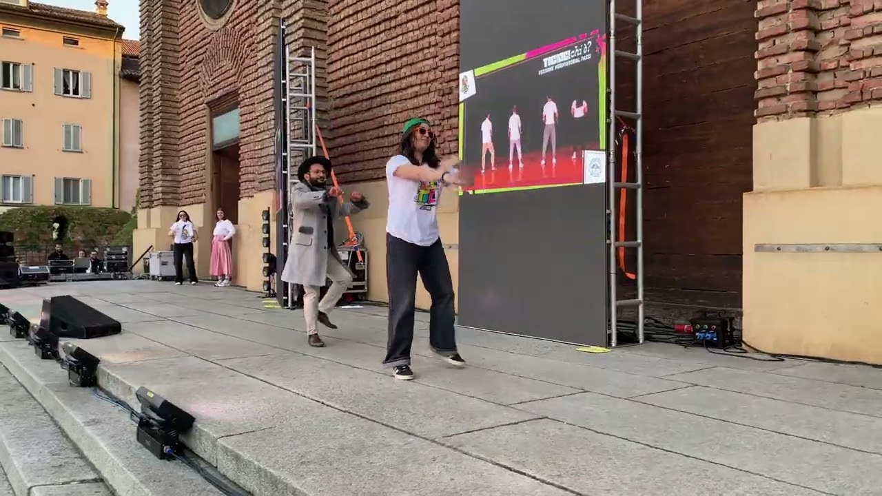 TOCTOC! CHI È? - Animazione di piazza a Pavia