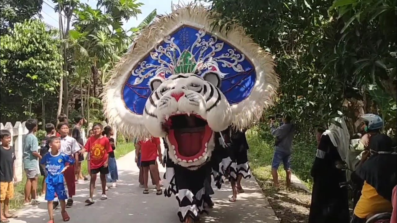 Karnaval Barongan JMP Drumband, Antusias Warga Sangat Ramai