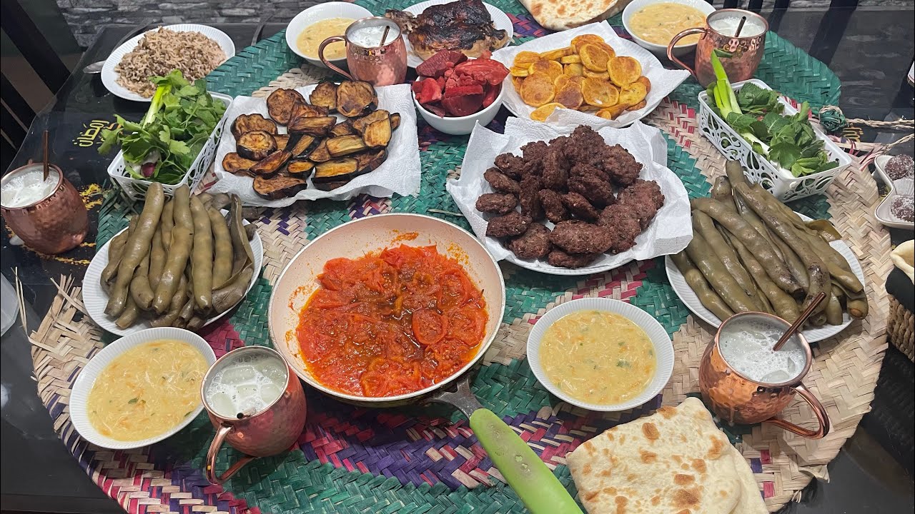 شلون سفرة عراقية مليون بالمية عروك طاوة خبز عراقي كنافة جبن وقشطة  شوربة المطاعم لبن يجنن و🍅و🥔و🍆