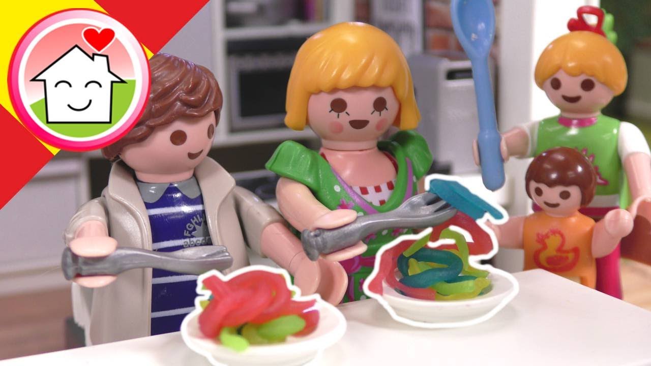 Playmobil en español Anna y Lena cocinan espaguetis - La familia Hauser