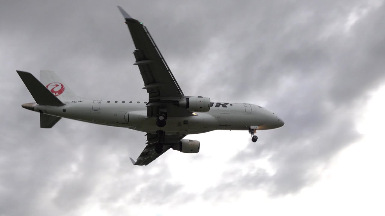 エンブラエル170 (JAL2186/花巻発) ＠ 伊丹空港 2020-09-12T17:21