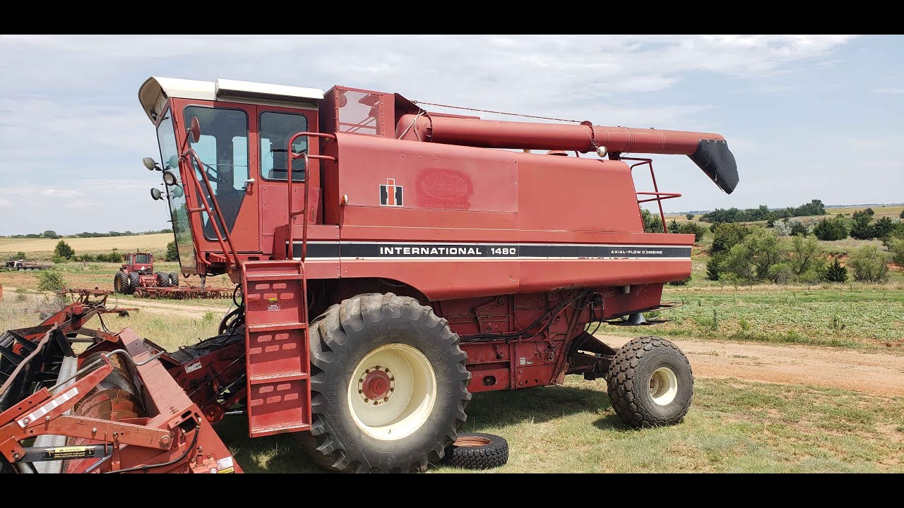 We got a combine! Introducing the IH 1480 