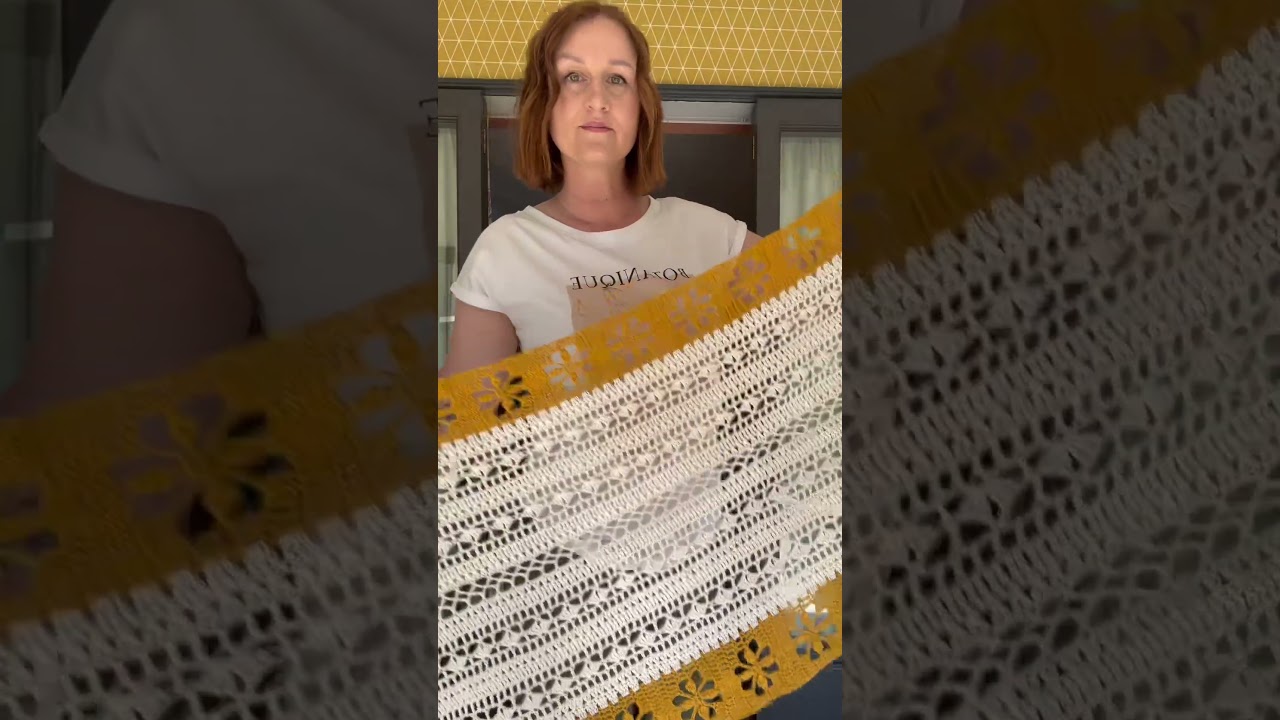 Easy crochet lace shawl with stunning results! #crochet #crochetshawl #summercrochet