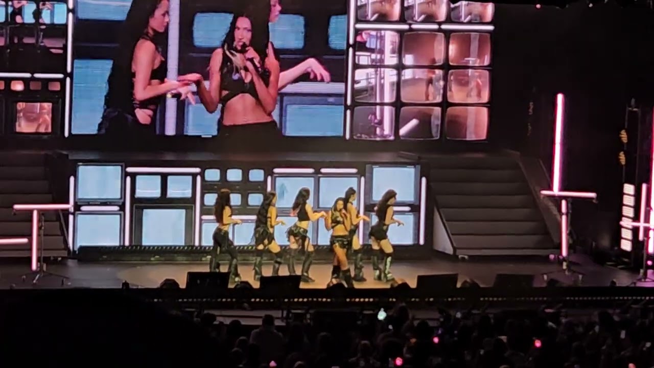 Katseye - Internet Girl, Live, Fancam, 11/22/25, The Theater at MSG, NY, New York
