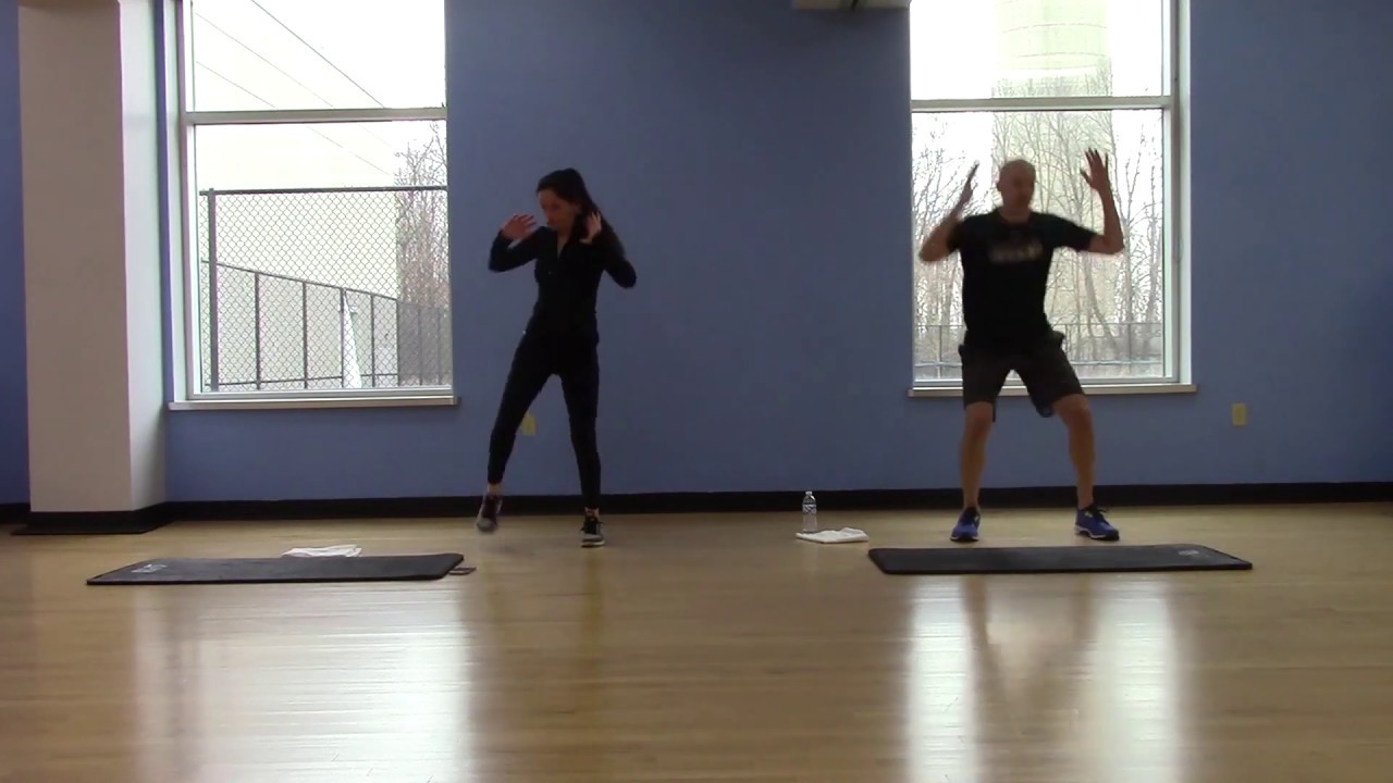 25-Minute Crunch with Trainer Ariana