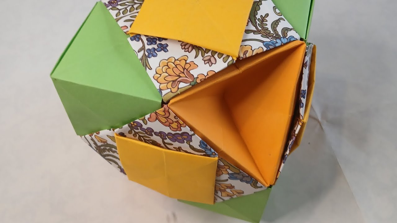 CUBO  ASIMMETRICO  CON GIUNTI A TRIANGOLO.E QUADRATO(BY TOMOKO FUSE)