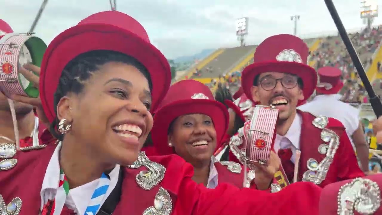 Tocando na Bateria do Mestre Ciça em cima do carro alegórico - Viradouro Campeã de 2026!