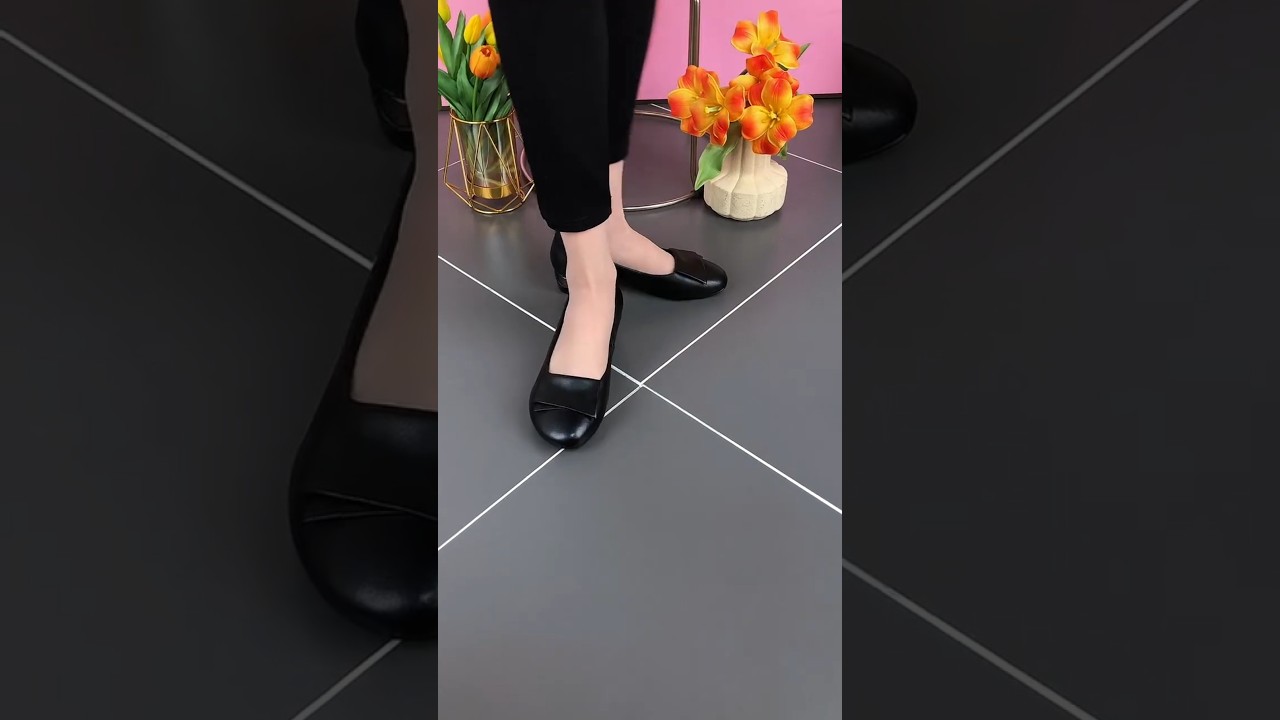latest beautiful women black shoes " 
