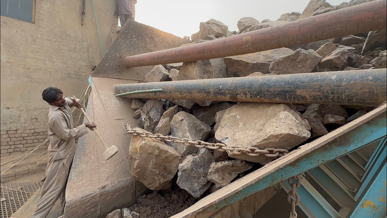 “Hopper Jammed! Crushing Giant Rocks with Extreme Machine Power 💥 | Stone Crusher in Action