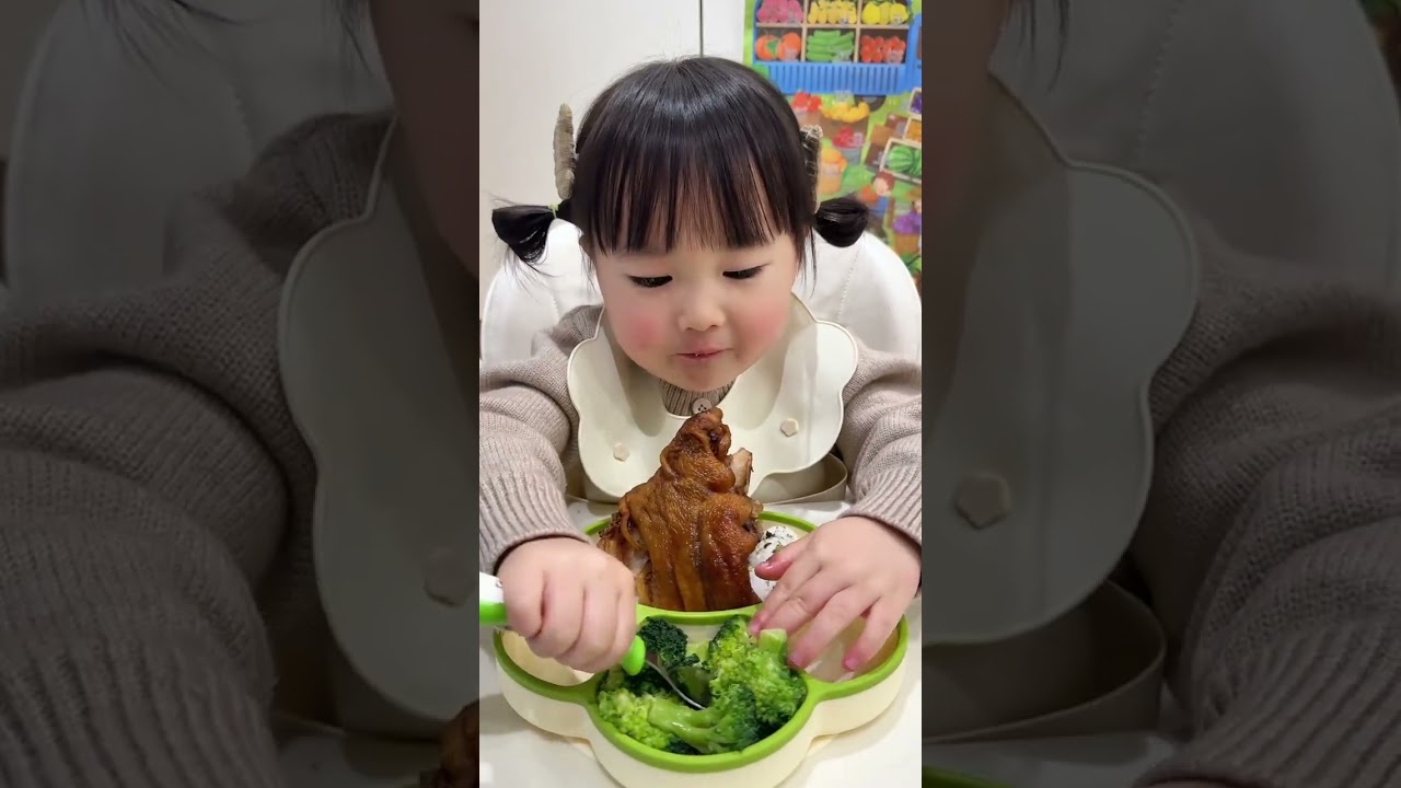 很多宝宝想看做饭教程 今天给你们安排上啦～人类幼崽沉浸式吃饭#宝宝吃饭 #自主进食 #萌宝小吃货#宝宝辅食