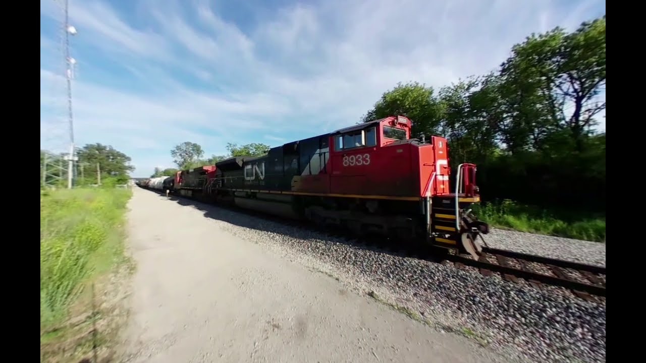 CN 8933 West  - an SD70M-2 in 360 VR - on 6-4-2017
