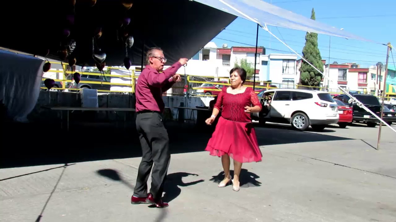 BAILANDO CHACHACHA, MAMBO Y ROCK AND ROLL