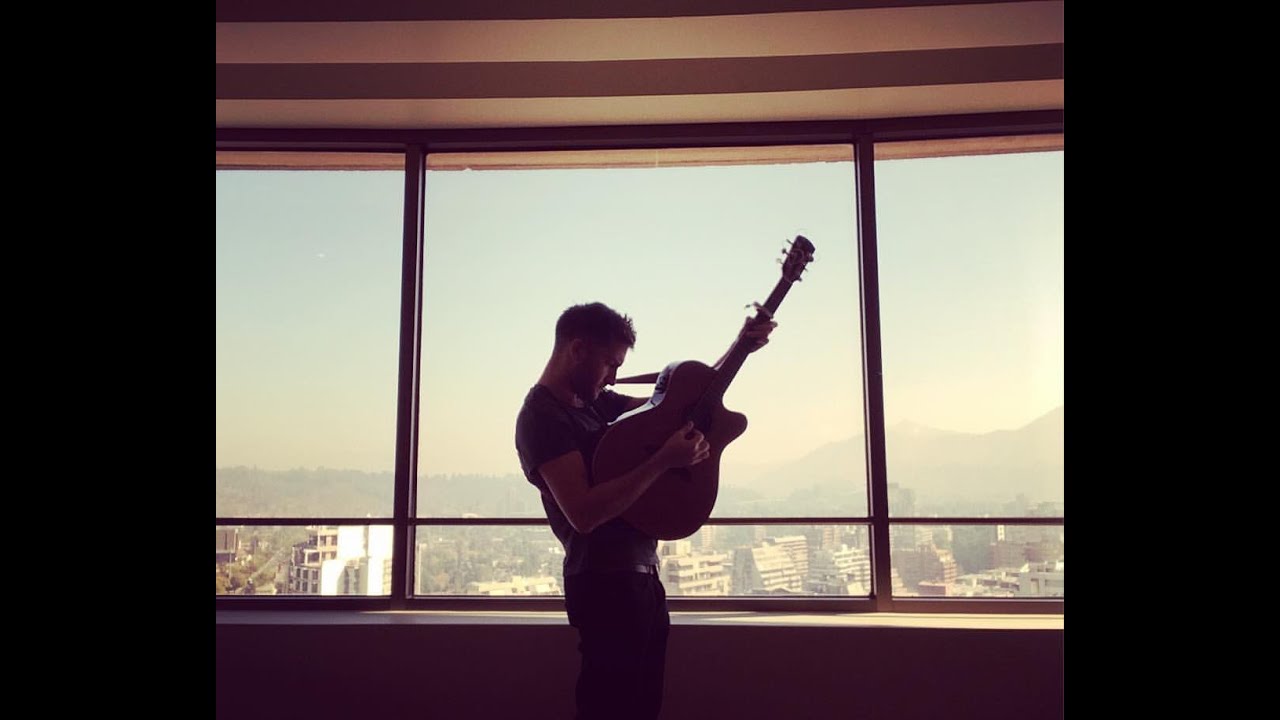 The Sound of the Girl Next Door, Singing - Antonio Lulic (Acoustic - Santiago, Chile April 2015)