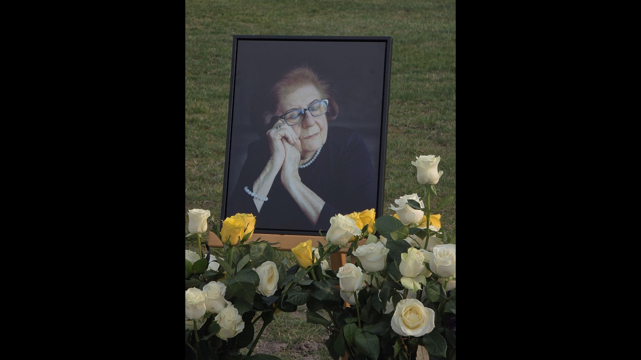 Keleti Éva búcsúztatása az Óbudai temetőben