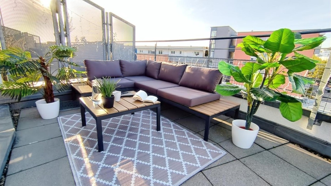 Ulmer Penthouse fur 7, Arbeitsplatz, XXL-Dachterrasse, Grill, Wii | Ulm, Germany | Hotel Review 🏨
