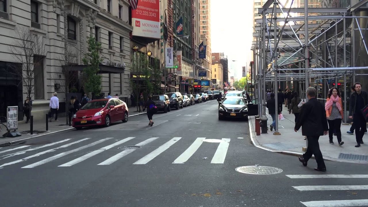 MAJOR AIR HORN ALERT - FDNY ENGINE 54 & FDNY LADDER 4 RESPONDING ON W. 54TH ST. IN MANHATTAN, NYC.