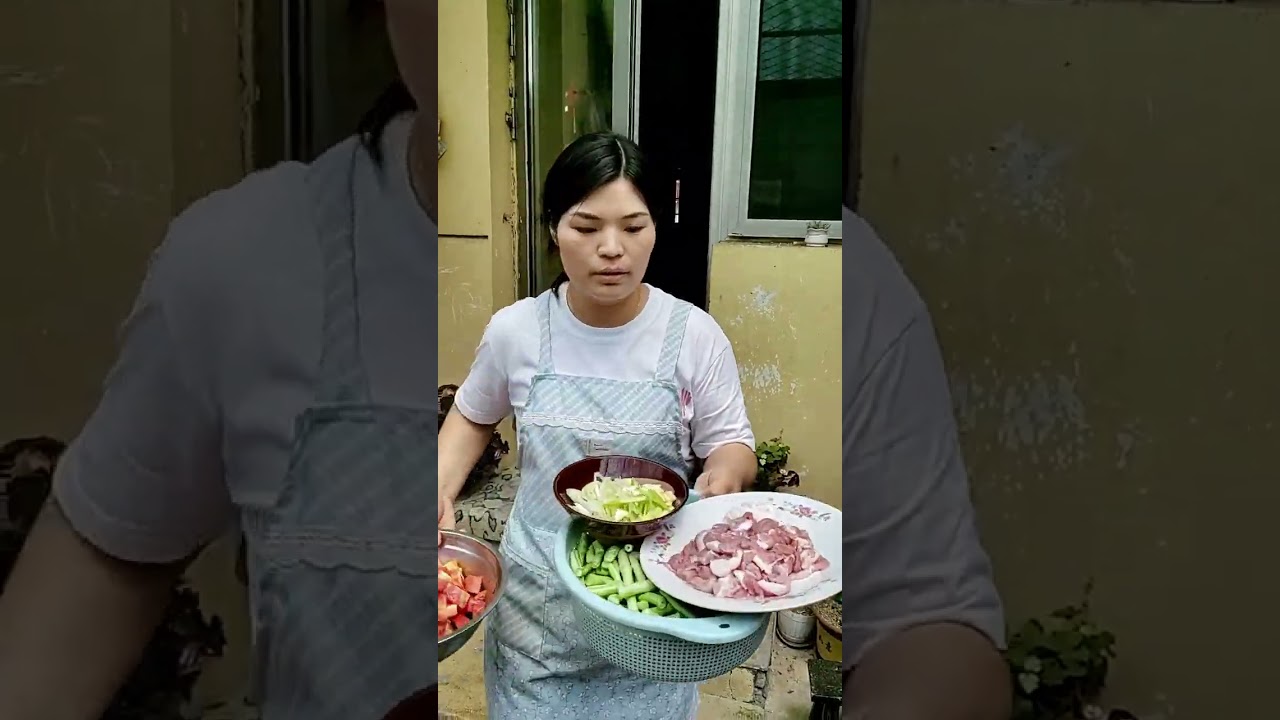 自家种的豆角下来了，多的吃不清，上顿豆角下顿豆角，熬豆角炖豆角炒豆角各种做法，天天豆角开会😂#农村家常饭#农村生活