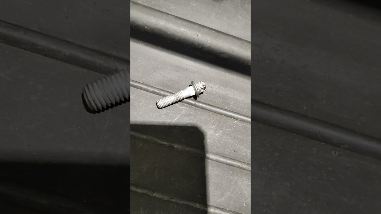 Снятие датчика положения руля на BMW X3 series.