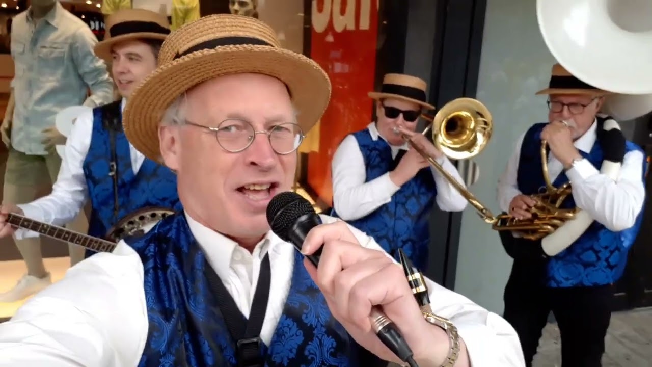 Dixieland Crackerjacks in Emmeloord 13 juli 2024 - Pennies From Heaven (On a rainy day)