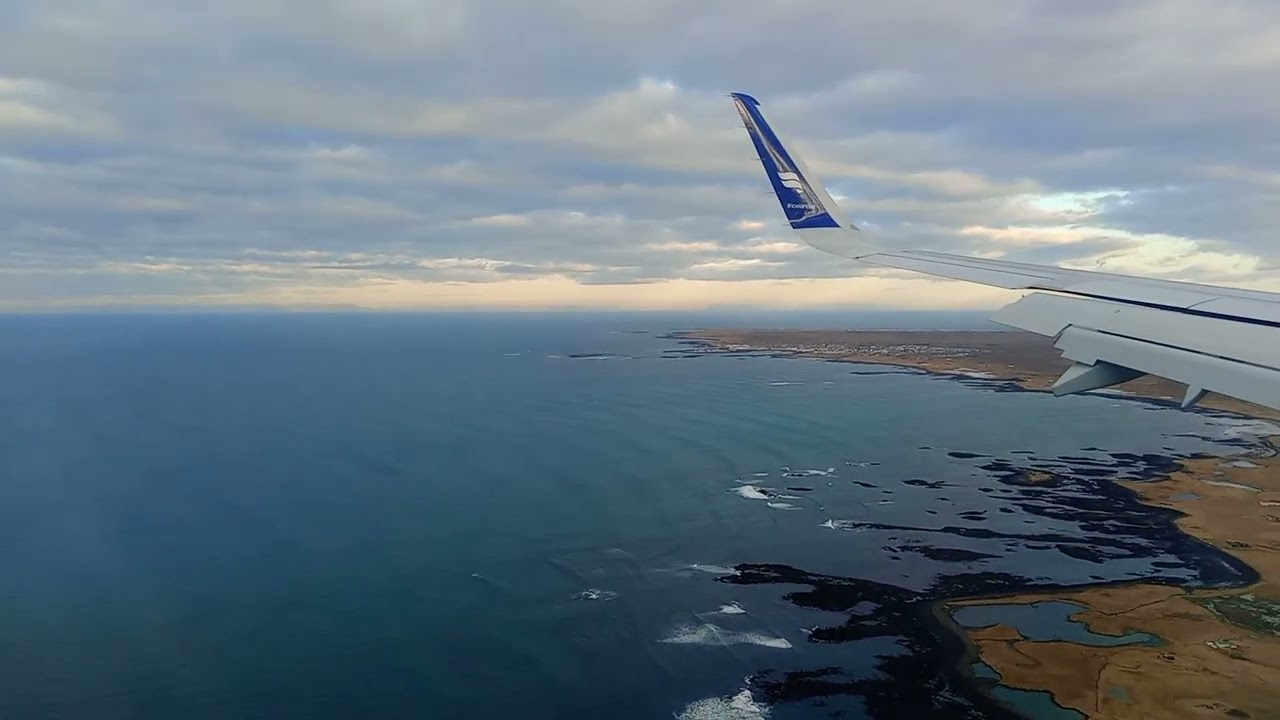 Icelandair Airbus A321LR Neo - landing at Reykjavik-Keflavik Airport / Aterrizaje en Reykjavik.