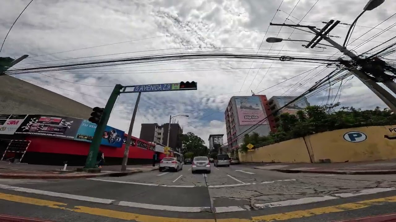 Conduciendo por la ciudad de Guatemala, zona 15
