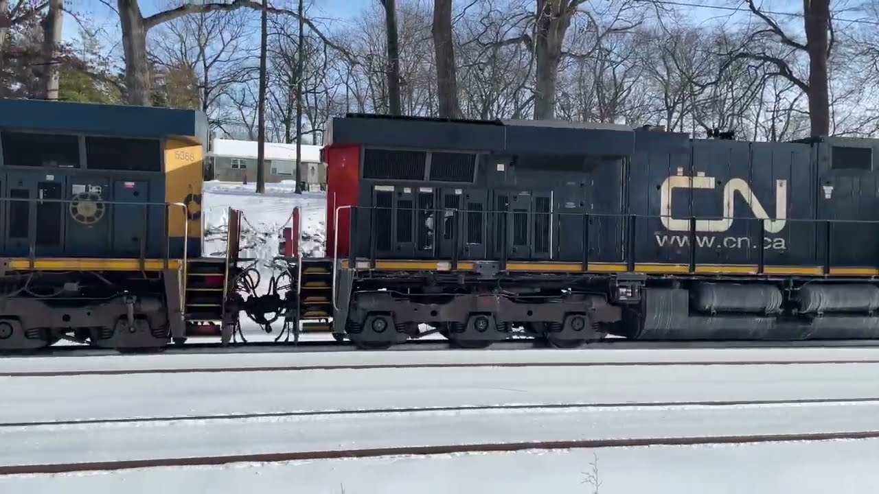 CSX M404 Eastbound Thru Langhorne & Woodbourne With 5 locomotives 