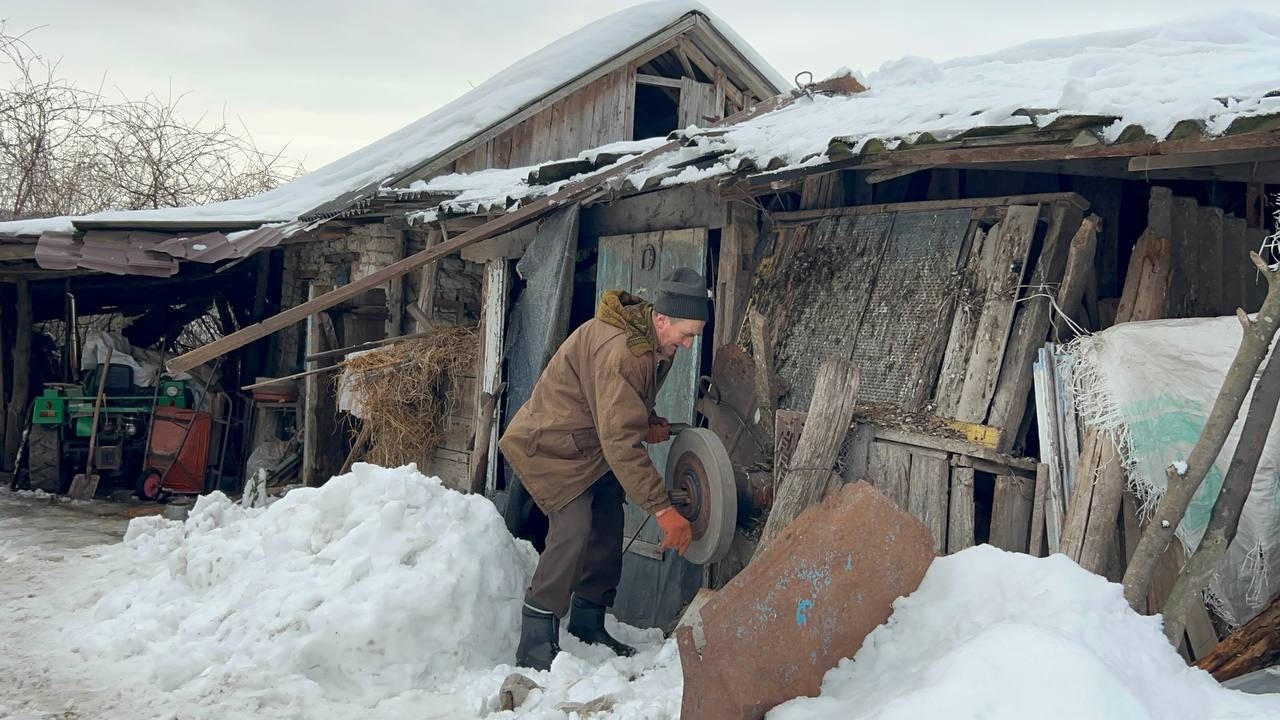 This Is How Mountain People Handle Winter | Grandfather's Daily Tasks