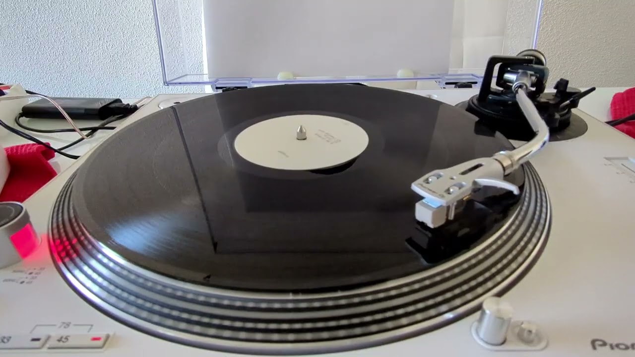 Khabiar – Tuning (Vinyl Video) #techno
