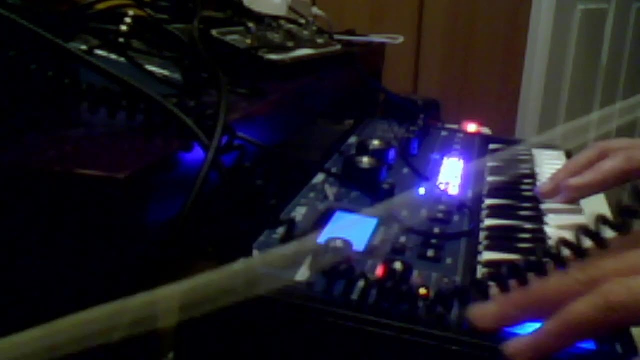 Novation Mininova Synthesizer and Hydrogen Drum Machine - Free Drum Programming Test