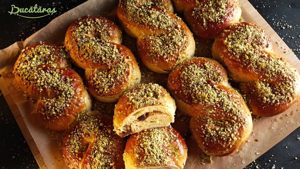 Mucenici moldovenesti cu crema de nuca si ciocolata – Deliciul absolut
