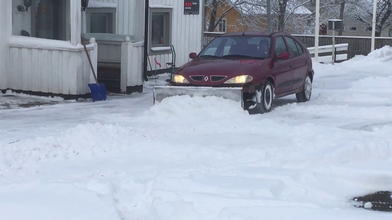 Renault Megane sn&ouml;plog. Renault Megane snow plow. Homemade.