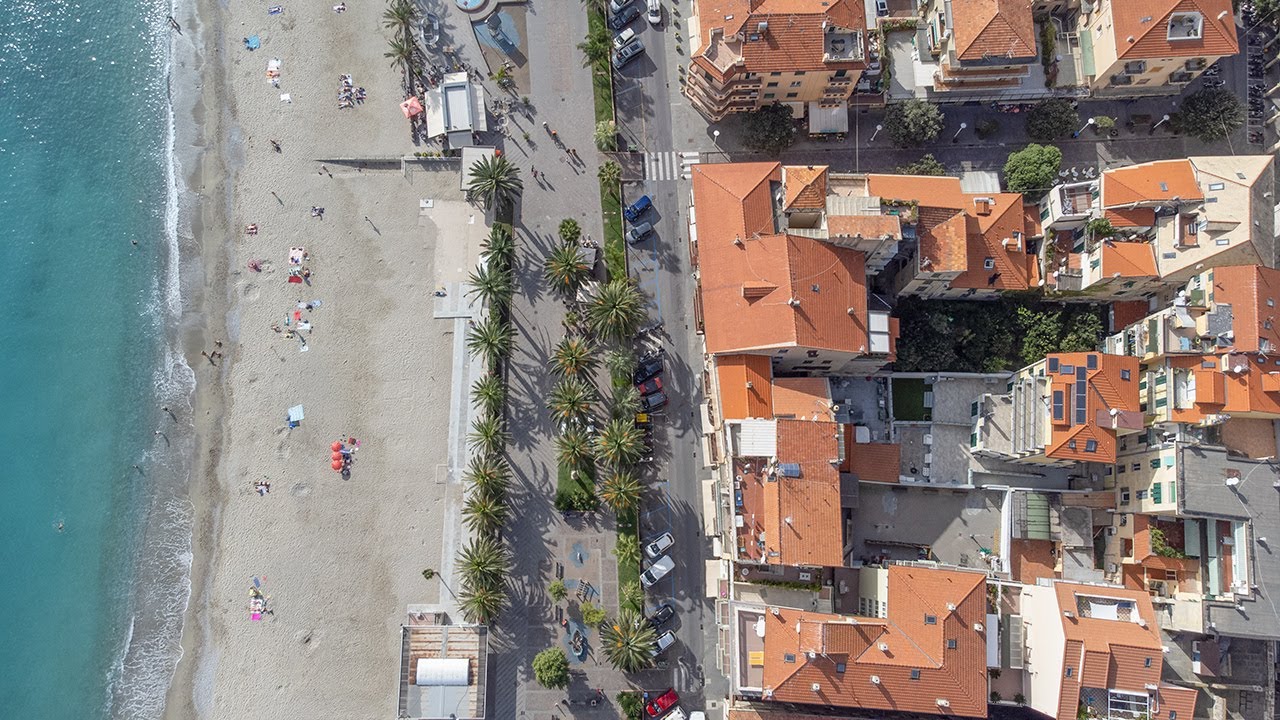 Bellissimo  piano attico in centro cittadino - nuova costruzione - Finale Ligure