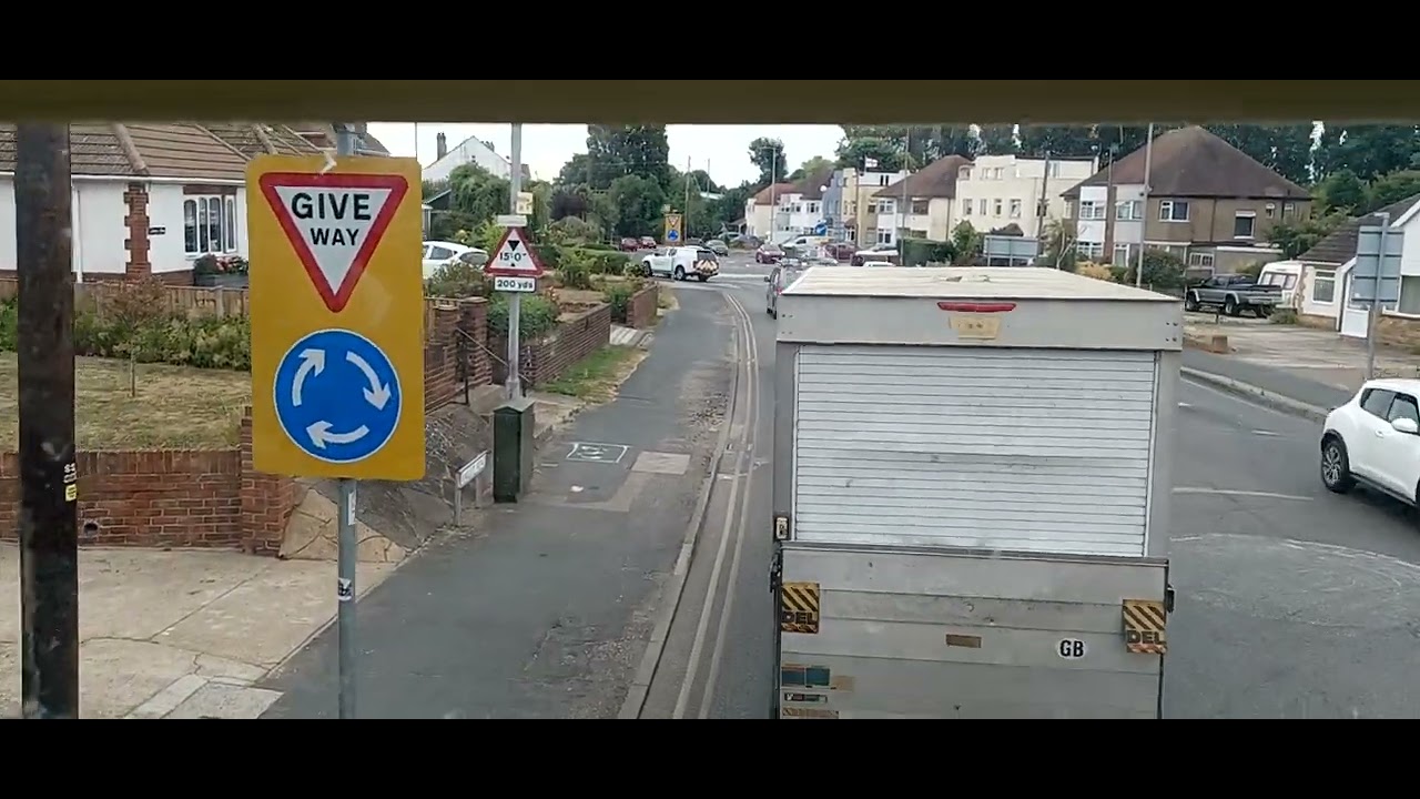 bus ride from hIghfield grange holiday park to Clacton-on-Sea the x76 bus