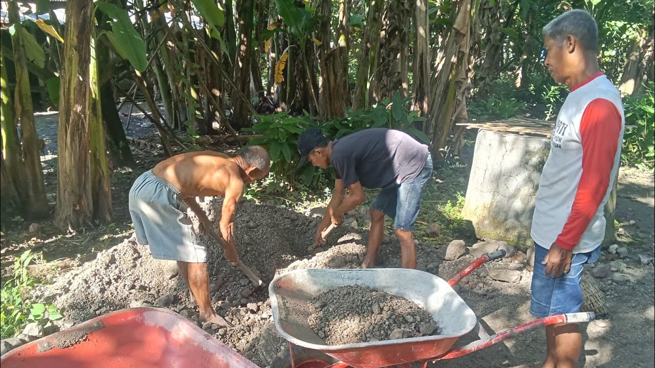Warga desa kerja bakti gotong royong 