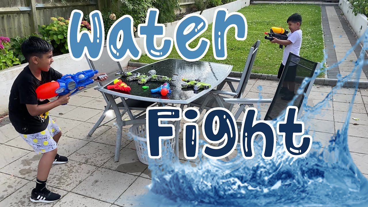 Water Fight - Super Soaker #fight #water #gun #kidshavingfun
