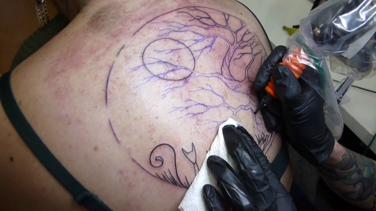 Sarah starting a Tim Burtonesque upperback @ House of Tattoos, Amsterdam, Netherlands