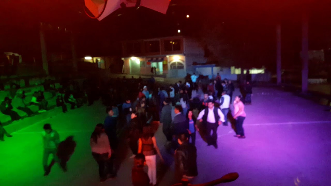 BAILANDO PEGAO HELA CHAVEZ Y SU FIERA SURE&Ntilde;A