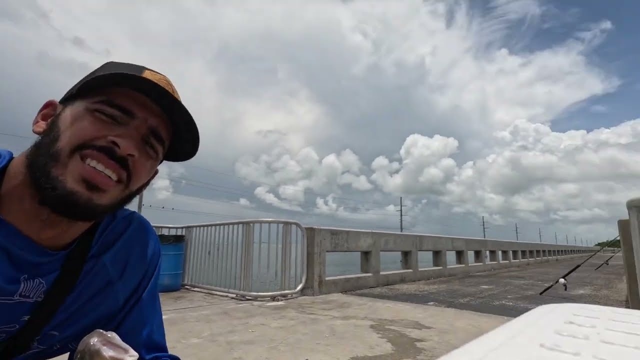 Pesca en puente de los cayos   Bridge fishing in the Florida Keys