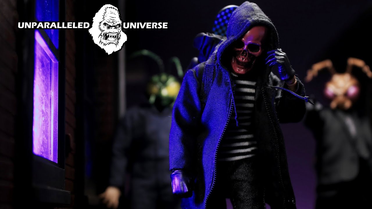 MezcoToyz One:12 Collective Summer Exclusive Street Gomez Action Figure Review