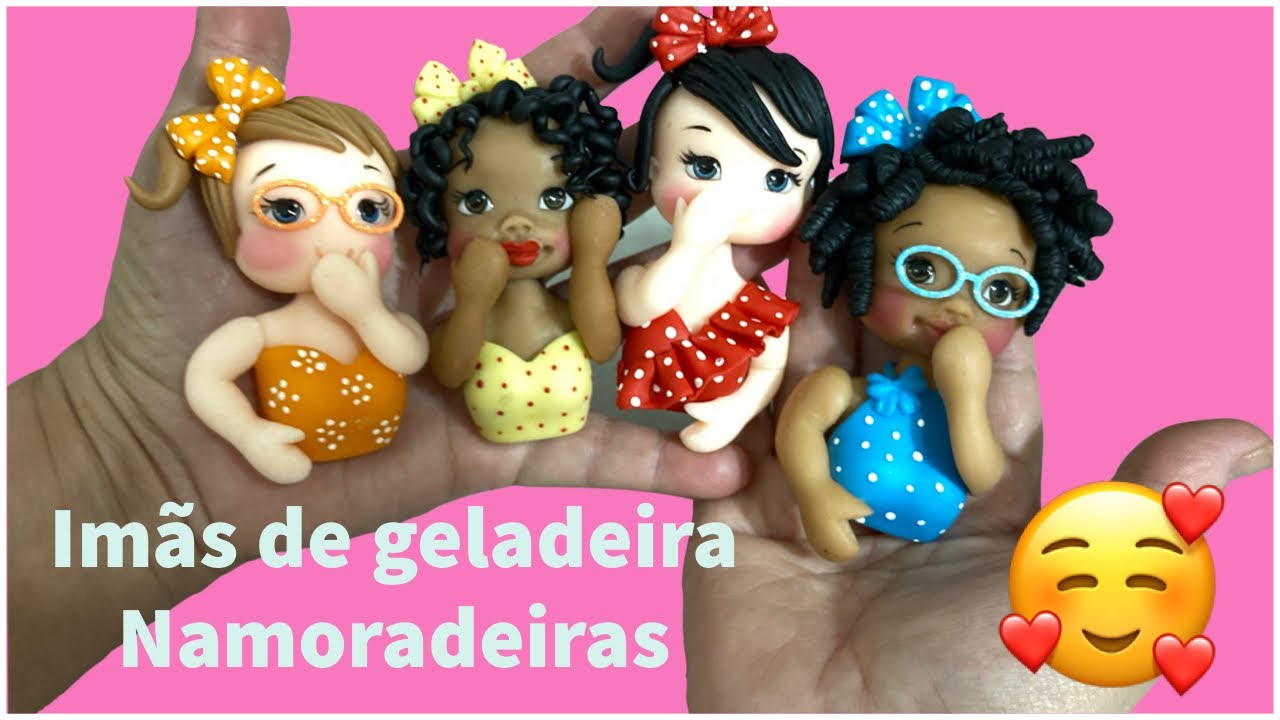 Bonequinha para imãs de geladeira