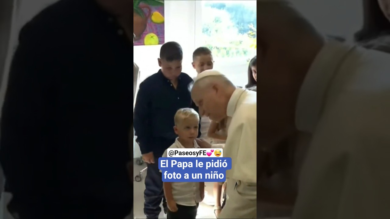 El #papa Le&oacute;n le pidi&oacute; a un ni&ntilde;o posar para tierna foto 😅💕 #tierno #conmovedor #divertido 🙏🏻😇