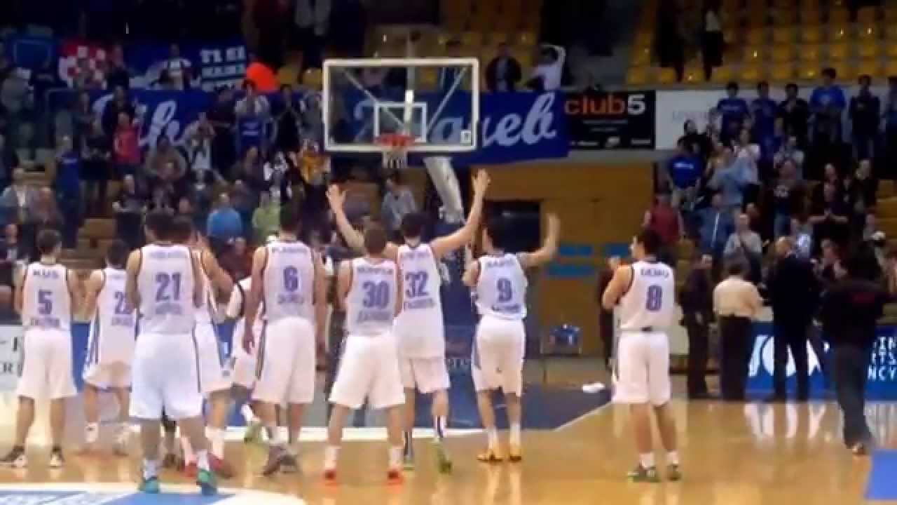 Dario Šarić s navijačima pjeva Došo je i taj dan