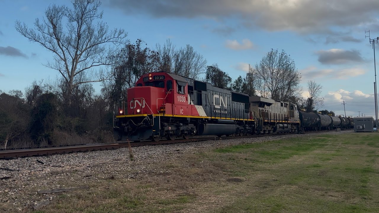 CN 1030 and CN 3942 (Ex-CitiRail) in Hammond, LA