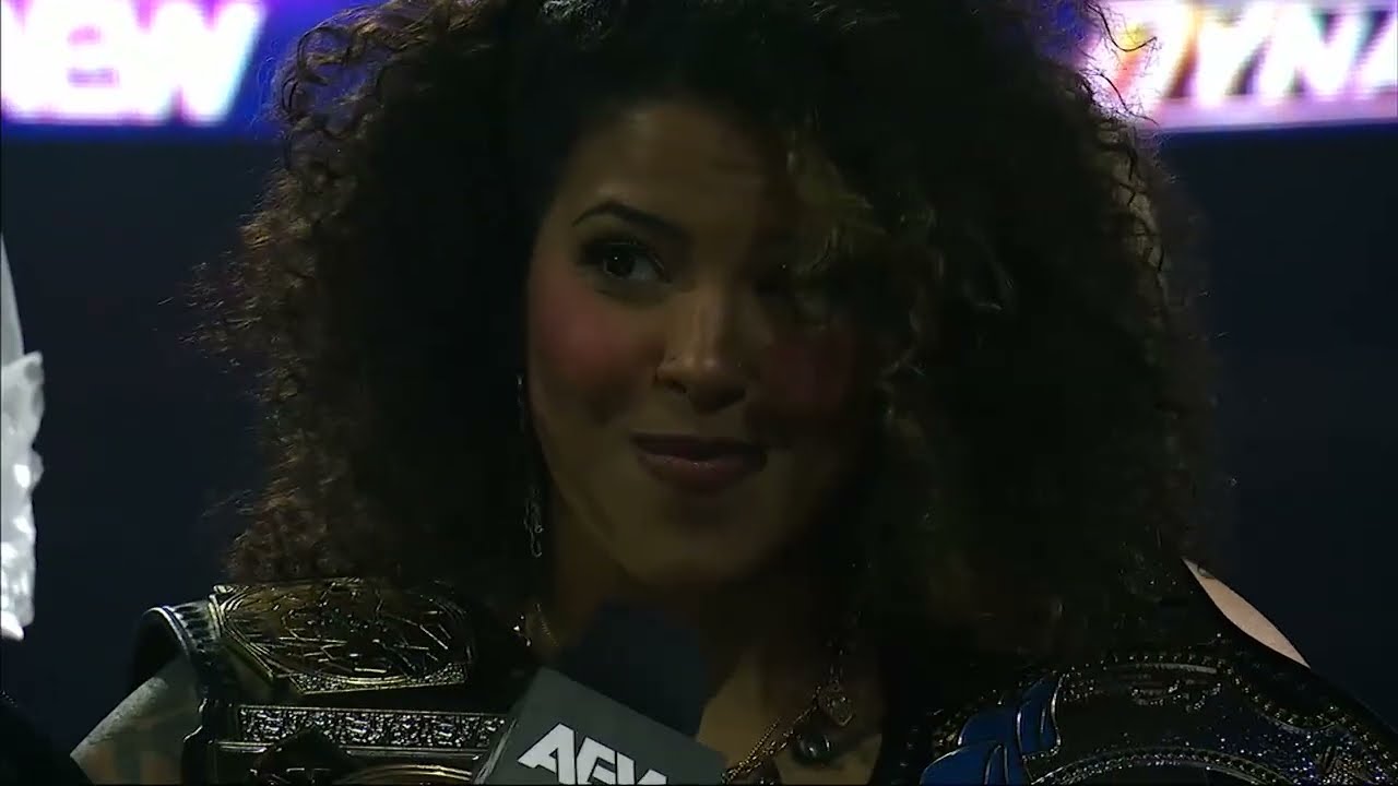 Mercedes Mone decide irrumpir en la celebración de Willow Nightingale. #aewdynamite