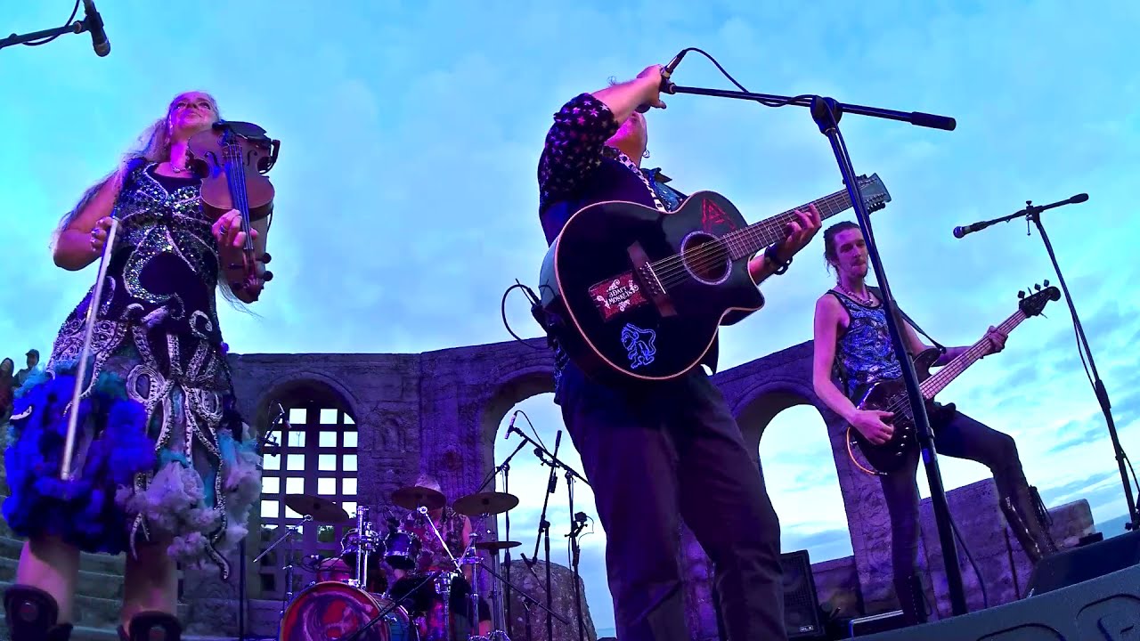 3 Daft Monkeys - One Fine Day - 10 Sept 2021 at the Minack Theatre
