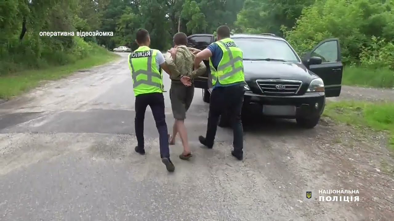 Збаразькі поліцейські затримали місцевого жителя під час збуту гранати та боєприпасів