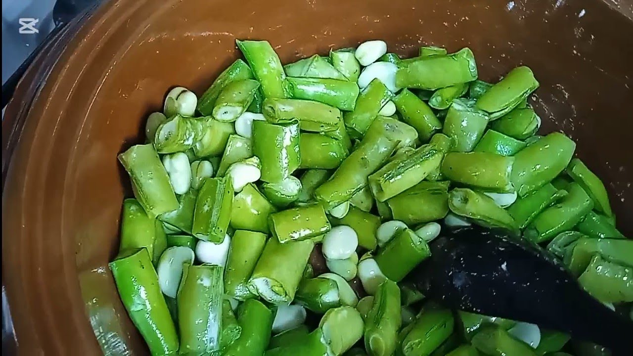 ❤️🇩🇿tbikha Djazairia🍲😋طبيخة بالفول والجلبانة والقرنون 👍وصفة تقليدية جزائرية اقتصادية بزّاف بنينة 😋
